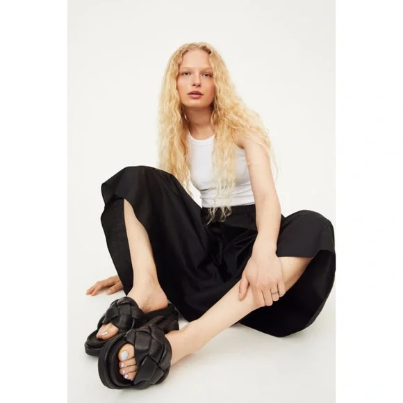 H&M PREMIUM LEATHER SLIDES | BLK | SZ40 | NEW - Picture 3 of 9